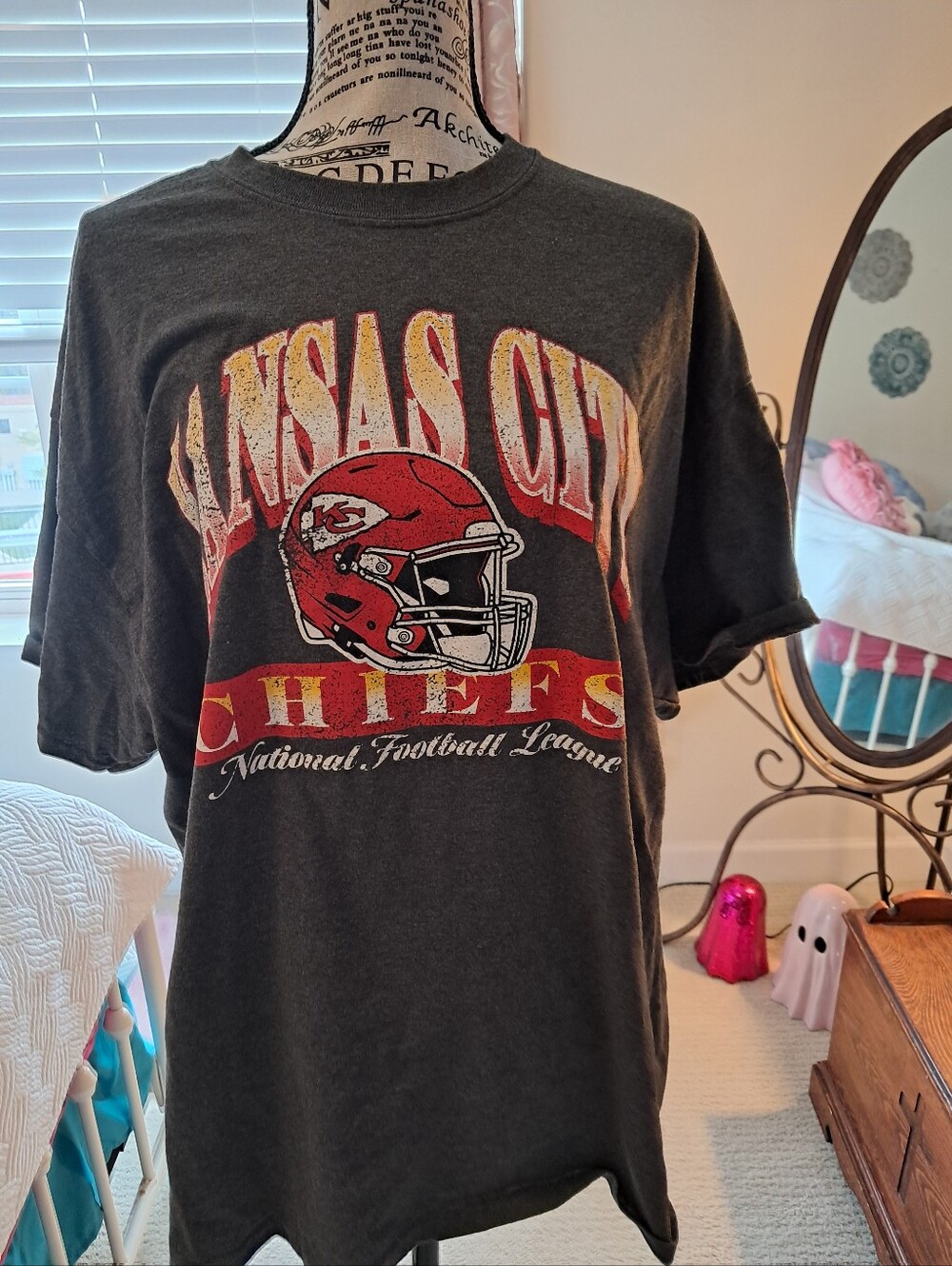 KC Chiefs Vintage/Distressed Style Gray Graphic Tee